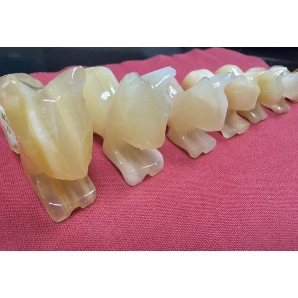 Vintage White Carved Cat Onyx 2